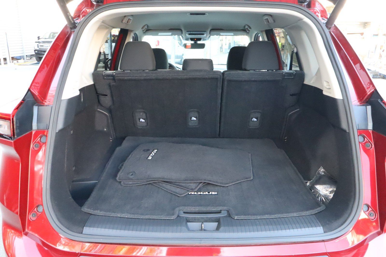 Used 2024 Nissan Rogue SV FWD image 38