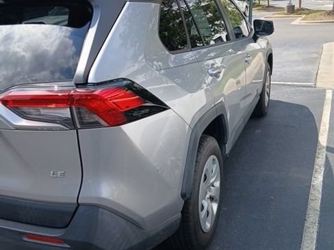 Used 2019 Toyota RAV4 LE FWD image 6