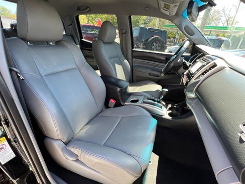 Used 2014 Toyota Tacoma 4x4 Double Cab w/ Limited Package image 16
