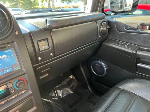 Used 2005 HUMMER H2 w/ Preferred Equipment Group AWD/4WD image 33