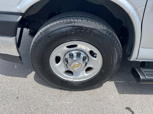 Used 2025 Chevrolet Express 2500 LT w/ LT Preferred Equipment Group RWD image 13