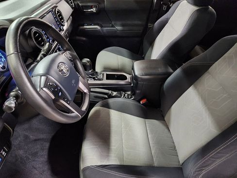 Used 2020 Toyota Tacoma TRD Sport w/ Technology Package RWD image 31