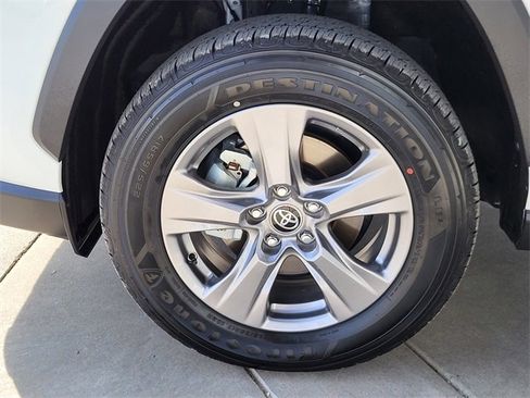 Used 2025 Toyota RAV4 XLE image 8