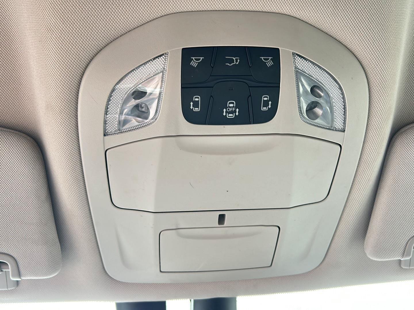 Used 2022 Chrysler Pacifica Touring-L FWD image 21