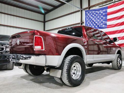 Used 2018 RAM 3500 Laramie image 11