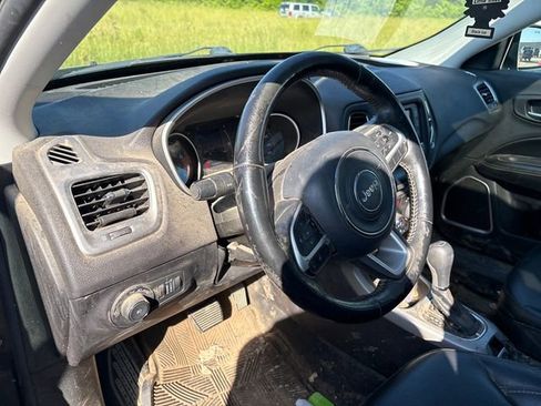 Used 2018 Jeep Compass Latitude w/ Cold Weather Group AWD/4WD image 7