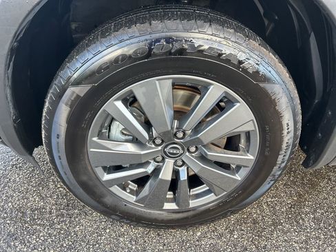 Used 2025 Nissan Pathfinder SV image 17