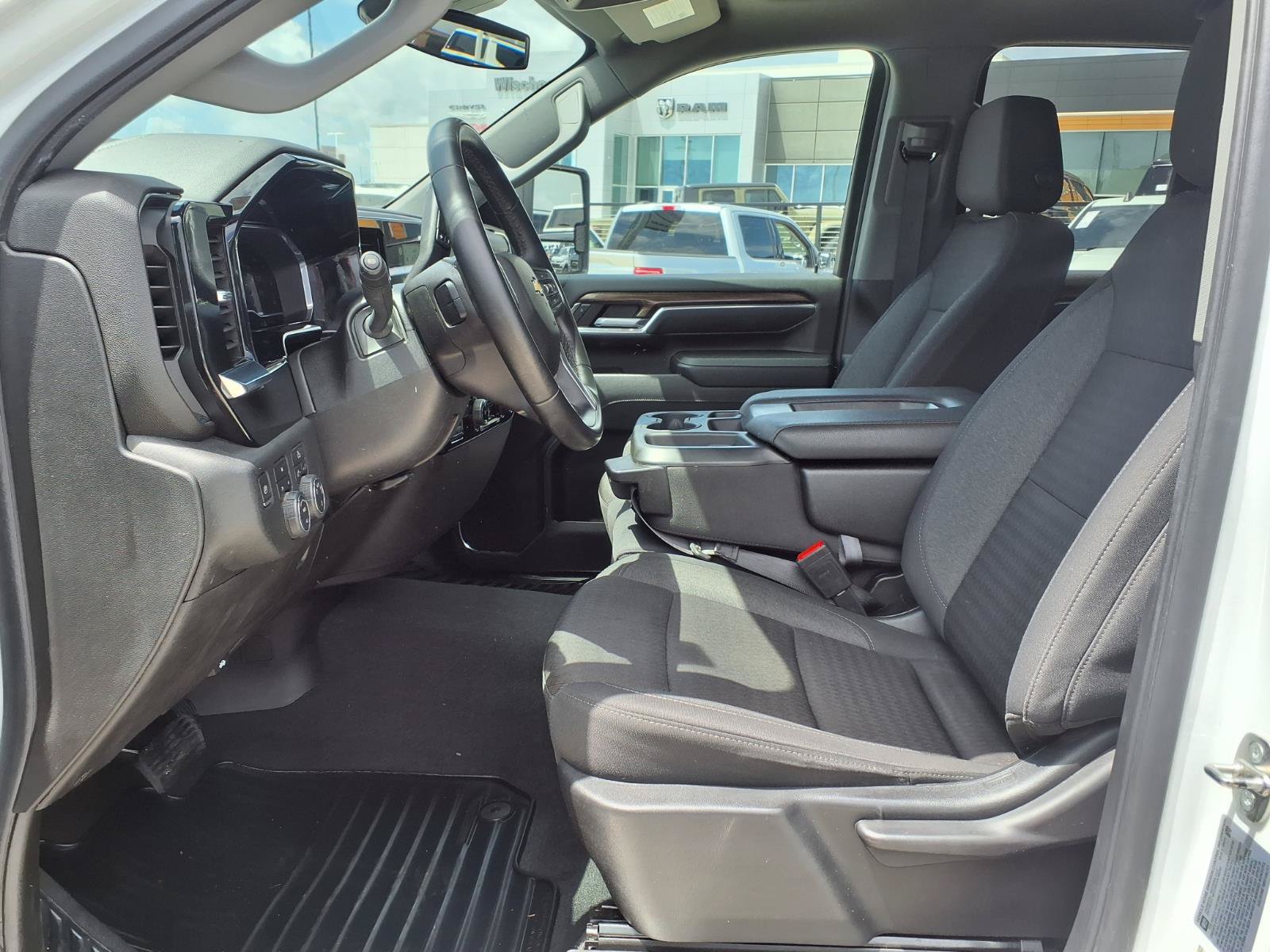 Used 2024 Chevrolet Silverado 2500 LT AWD/4WD image 16
