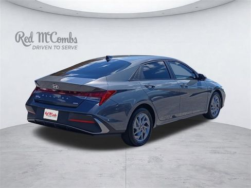 Used 2025 Hyundai Elantra Hybrid FWD image 8