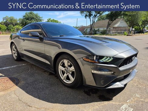 Used 2018 Ford Mustang Coupe RWD image 5