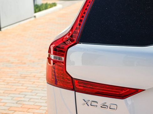 Used 2024 Volvo XC60 T8 Plus w/ Protection Package Premier AWD/4WD image 9