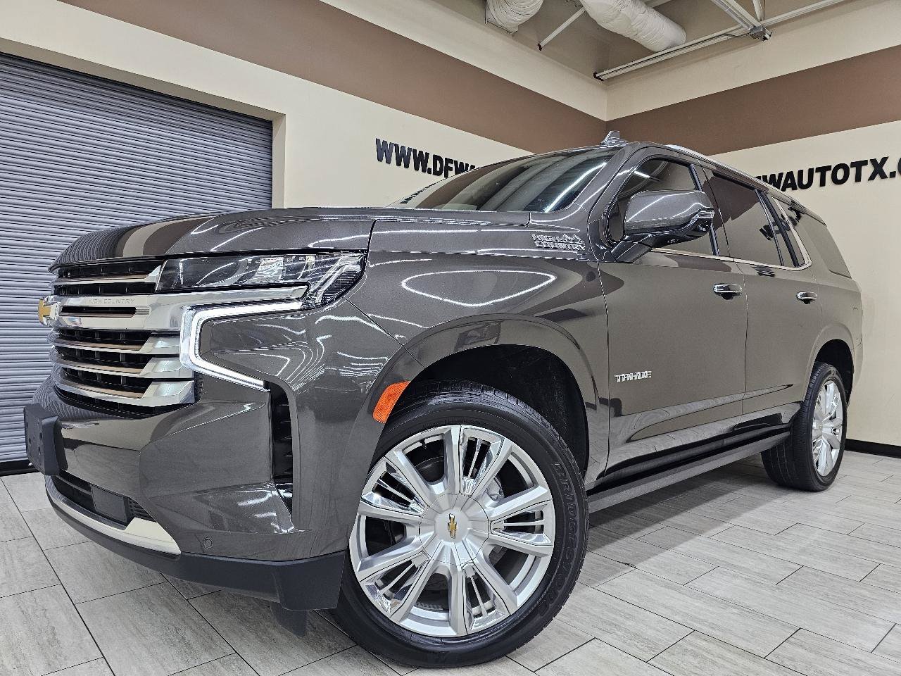 Used 2021 Chevrolet Tahoe High Country w/ Premium Package AWD/4WD image 1