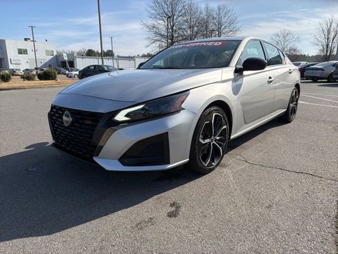 Used 2024 Nissan Altima 2.5 SR image 3