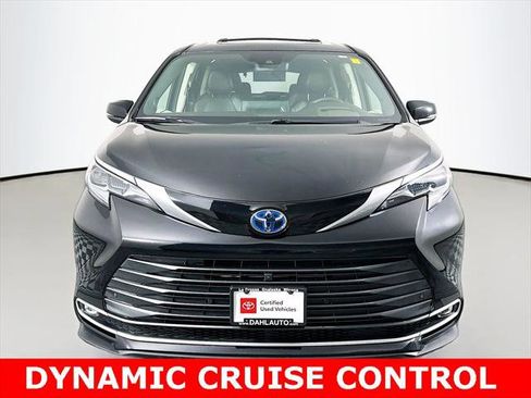 Certified 2024 Toyota Sienna Platinum image 3