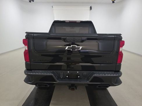 Used 2021 Chevrolet Silverado 1500 Custom Trail Boss w/ Midnight Edition AWD/4WD image 8