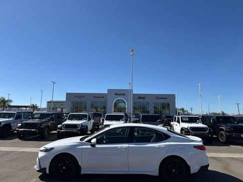 Used 2025 Toyota Camry SE FWD image 9