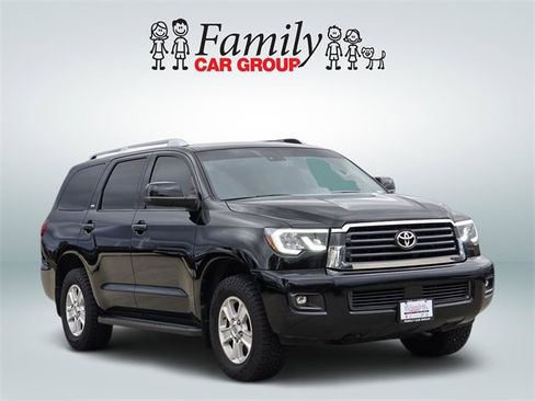 Used 2020 Toyota Sequoia SR5 image 2