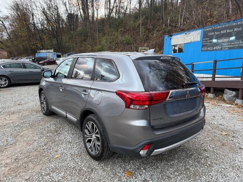 Used 2017 Mitsubishi Outlander SE image 10
