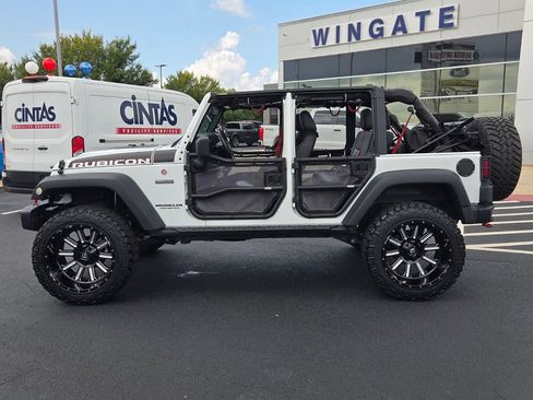 Used 2017 Jeep Wrangler Unlimited Rubicon AWD/4WD image 2