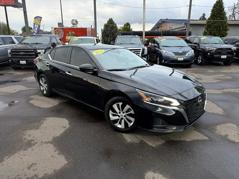 Used 2024 Nissan Altima 2.5 S FWD image 3