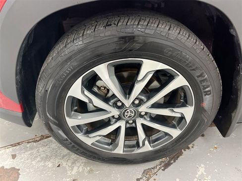 Used 2023 Toyota Corolla Cross XLE image 25
