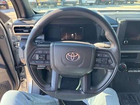 Used 2025 Toyota Tacoma SR image 9