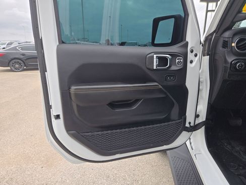 Used 2025 Jeep Gladiator Sport image 12