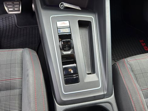 Used 2022 Volkswagen GTI S image 20