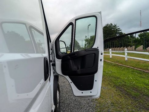 Used 2026 RAM ProMaster 2500 w/ Convenience Group FWD image 15