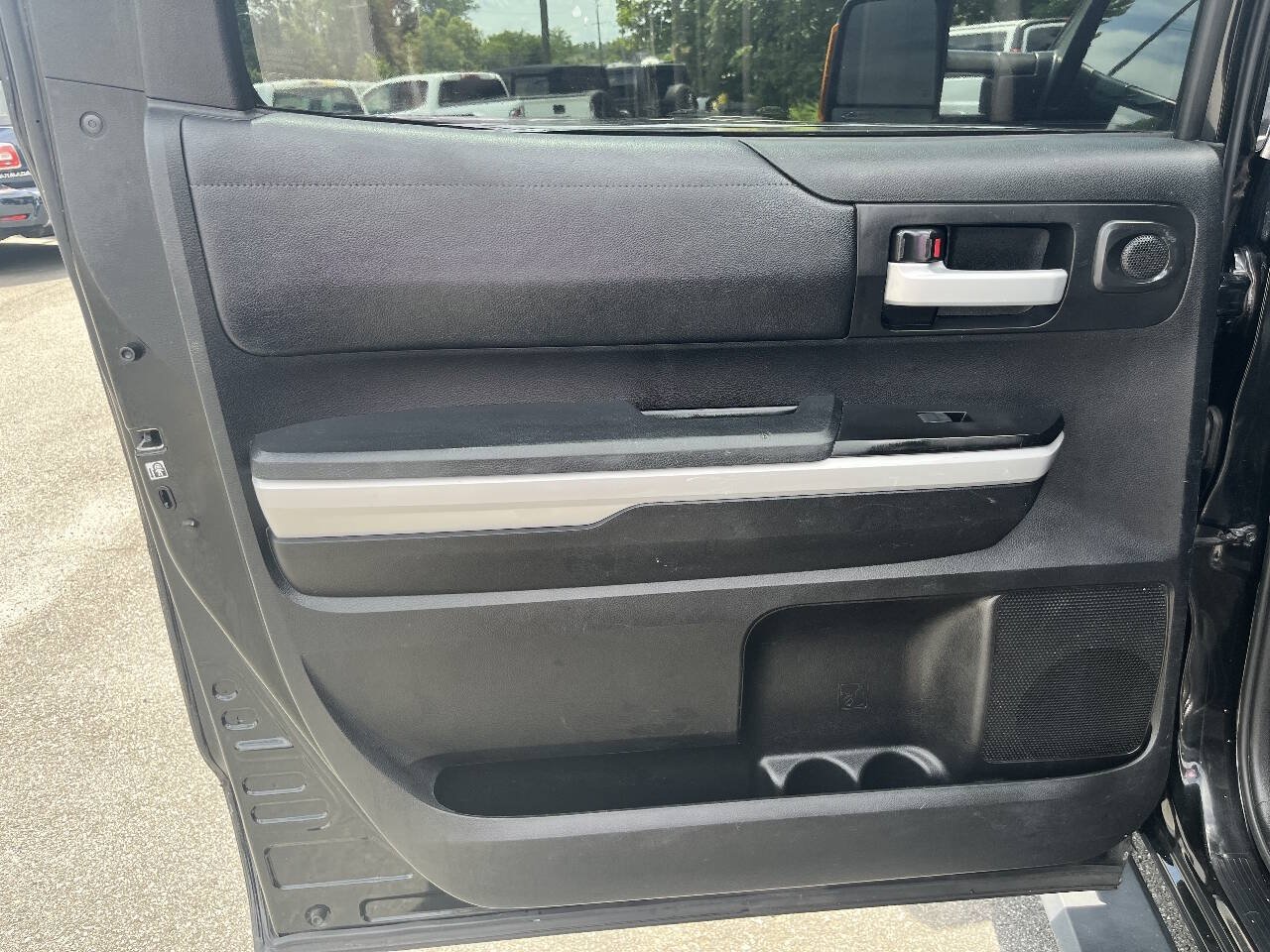 Used 2018 Toyota Tundra SR5 w/ SR5 Upgrade Package AWD/4WD image 12