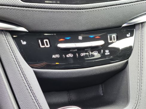 New 2025 Cadillac XT6 Luxury image 29