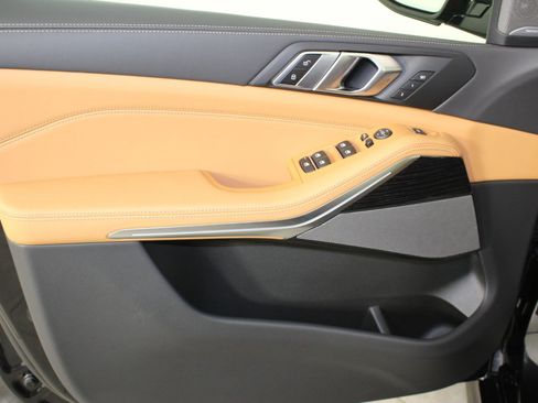 Used 2026 BMW X5 xDrive40i w/ M Sport Package image 12