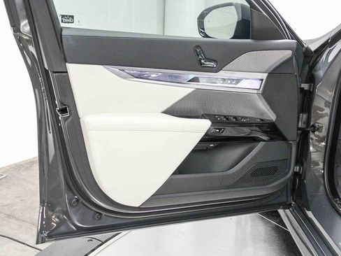 New 2026 BMW 740i w/ Premium Package image 22