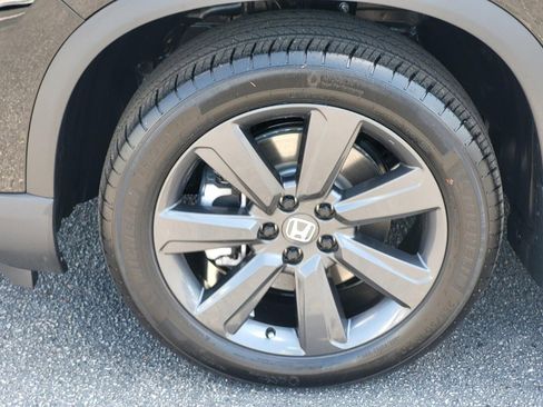 Used 2025 Honda Pilot Sport image 8