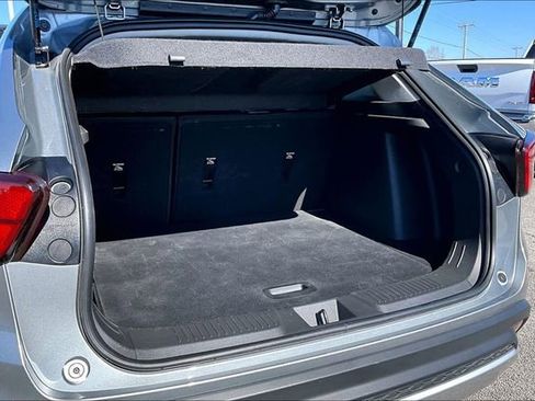 Used 2025 Chevrolet Trax LT w/ LT Convenience Package image 29