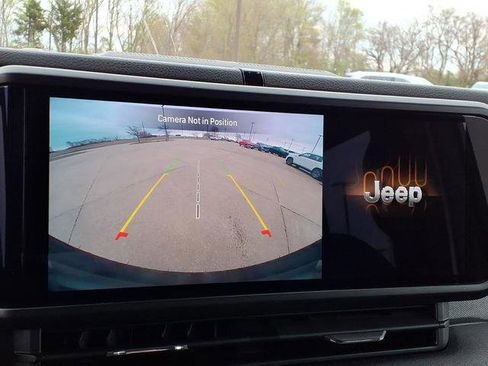 Used 2024 Jeep Wrangler Unlimited Sport AWD/4WD image 9