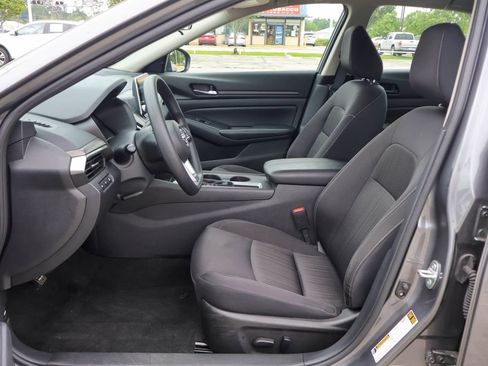 Used 2025 Nissan Altima 2.5 SV FWD image 16