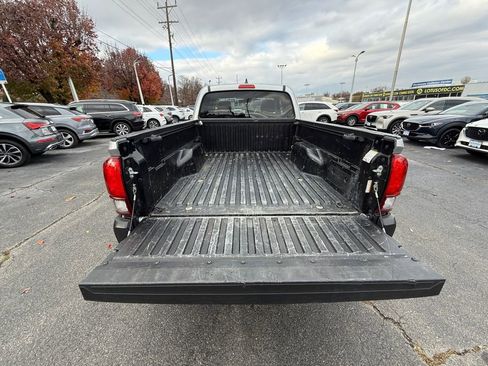 Used 2022 Toyota Tacoma SR image 25