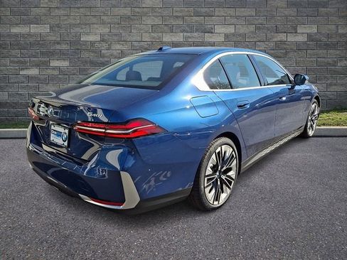 New 2026 BMW 540i xDrive w/ Premium Package AWD/4WD image 6