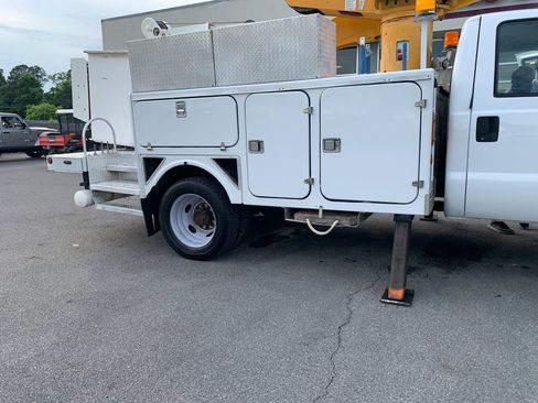 Used 2006 Ford F550 2WD Regular Cab Super Duty image 30