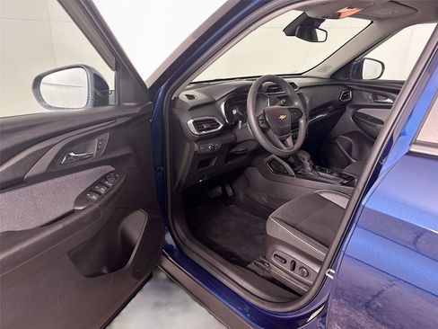 Used 2022 Chevrolet TrailBlazer LT image 3