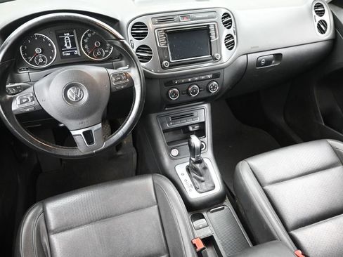 Used 2017 Volkswagen Tiguan S image 12