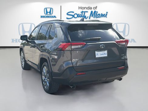 Used 2019 Toyota RAV4 XLE Premium FWD image 5