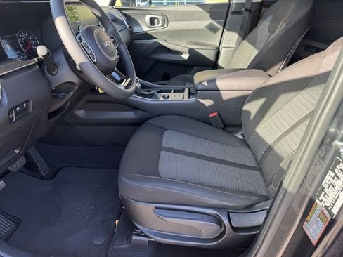 Used 2023 Kia Sorento LX image 19