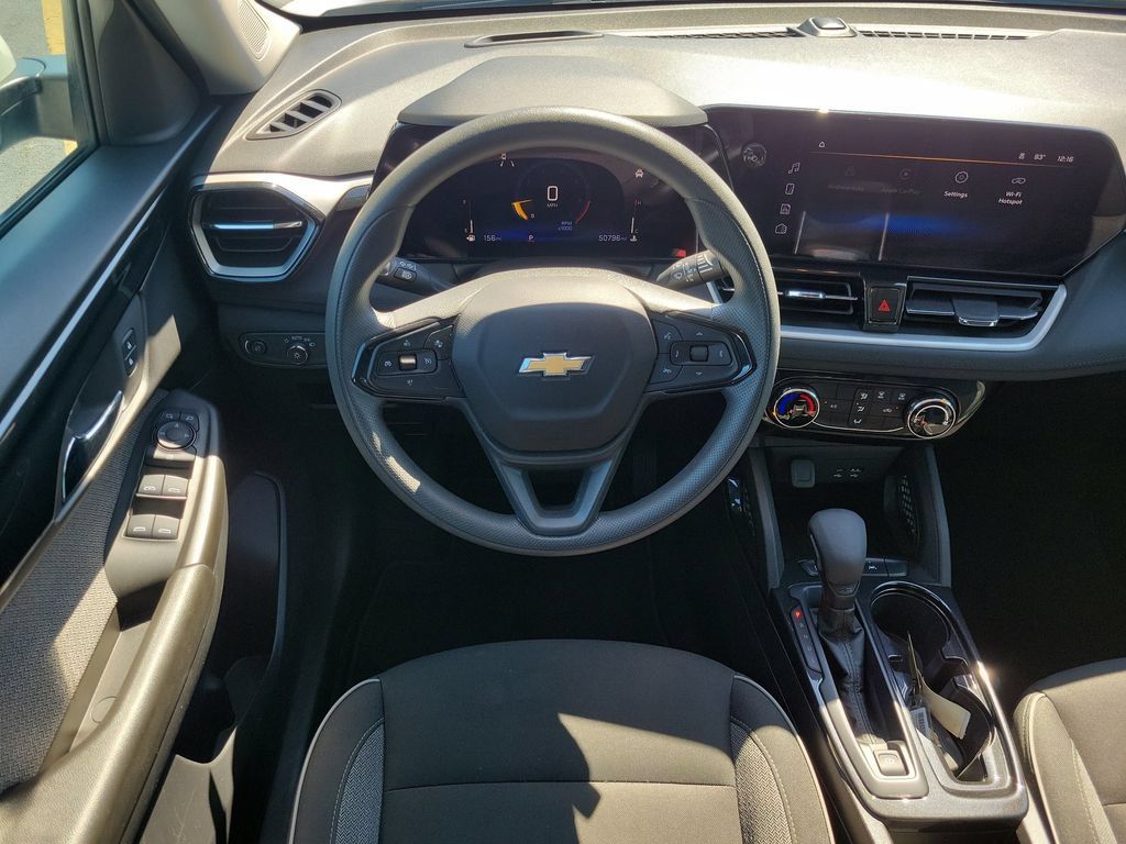 Used 2025 Chevrolet TrailBlazer LT FWD image 14