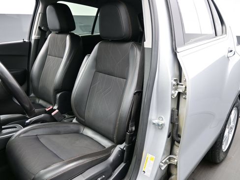 Used 2018 Chevrolet Trax LT w/ Driver Confidence Package FWD image 12