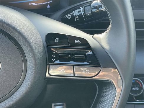 Certified 2025 Hyundai Elantra Sport image 15