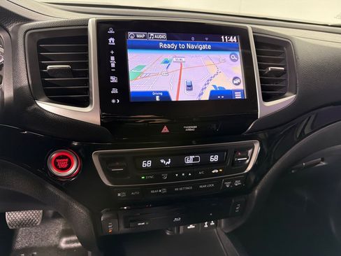 Used 2018 Honda Pilot Touring image 18