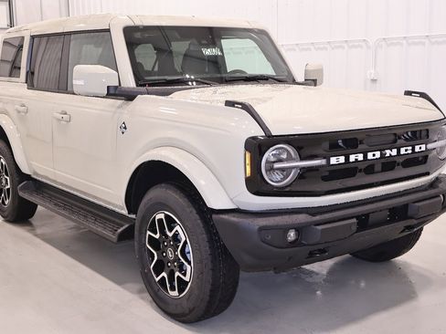 New 2025 Ford Bronco Outer Banks image 2