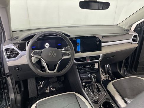 New 2026 Volkswagen Taos SE image 8